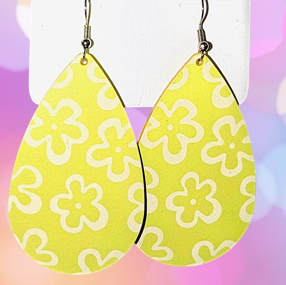 NWOT Nickel & Suede Melon Yellow Floral Teardrop Earrings Size Medium=2.5"